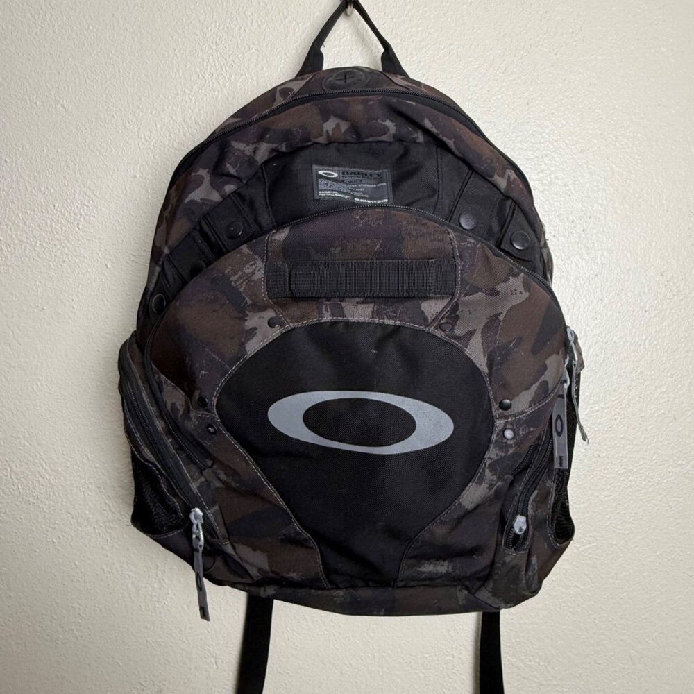 Vtg Oakley Planet Pack Black Camo Tactical Backpack Y2K *Flaw*